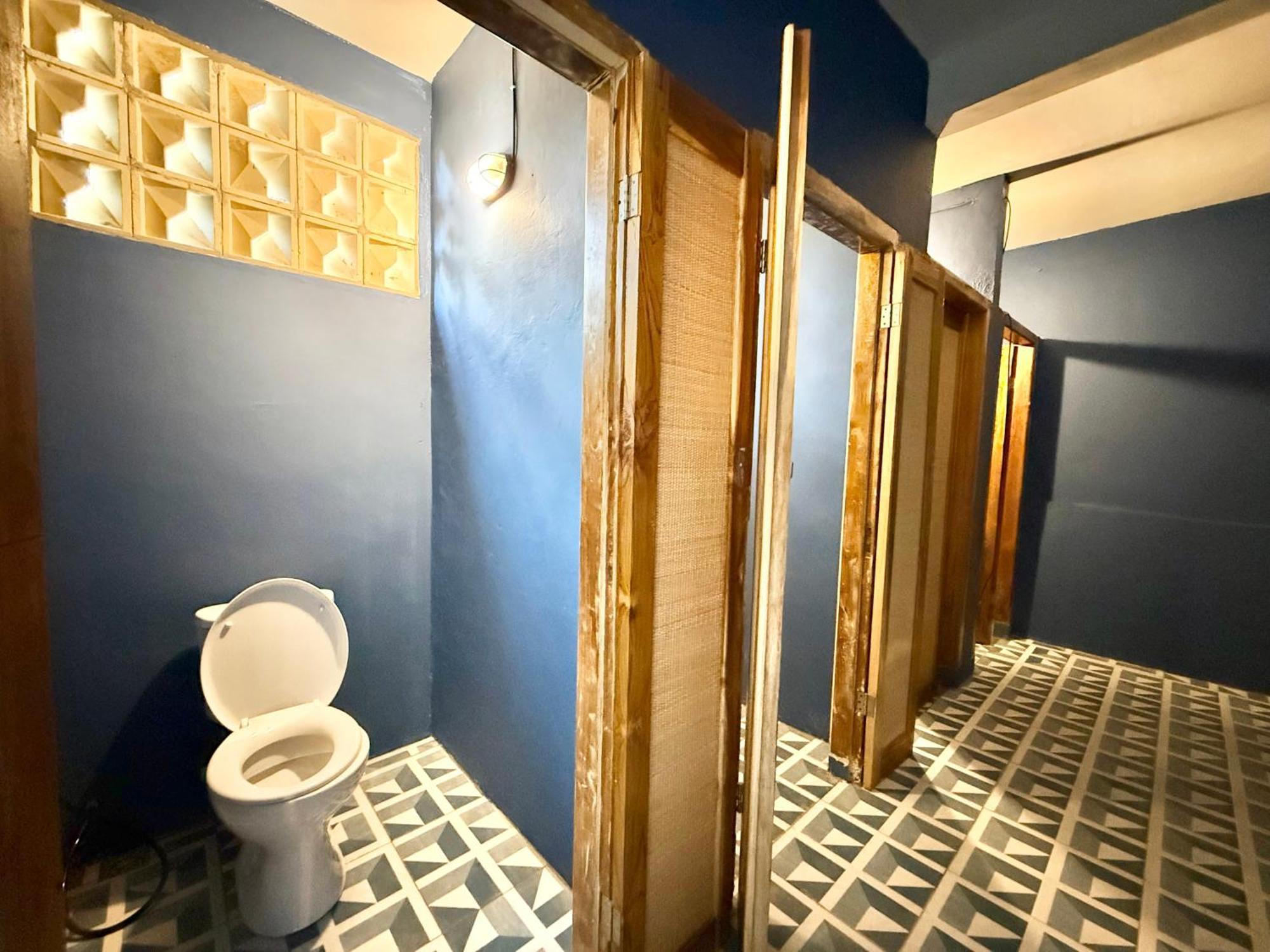 De Nata Hostel Labuan Bajo Buitenkant foto